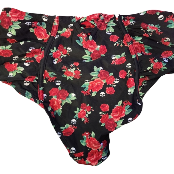 NWOT skulls and roses hot topic bikini - Picture 4 of 6
